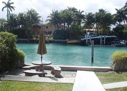 4th image of 9720 W Bay Harbor Dr APT 3