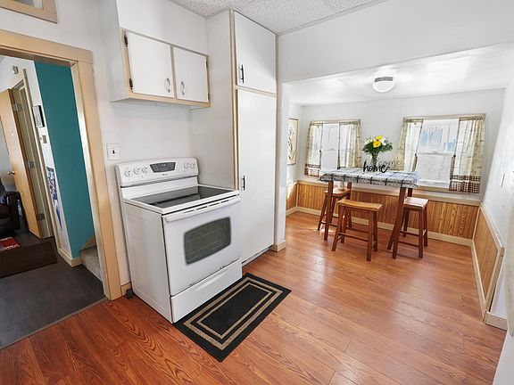 5th image of 424 23rd Ave N