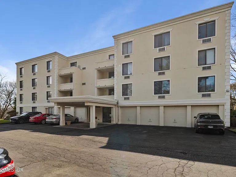 1535 E Putnam Ave — Photo 26