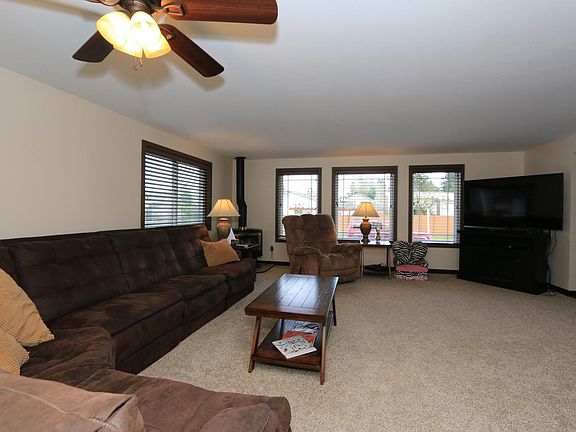 3rd image of 5119 Beverly Dr NE
