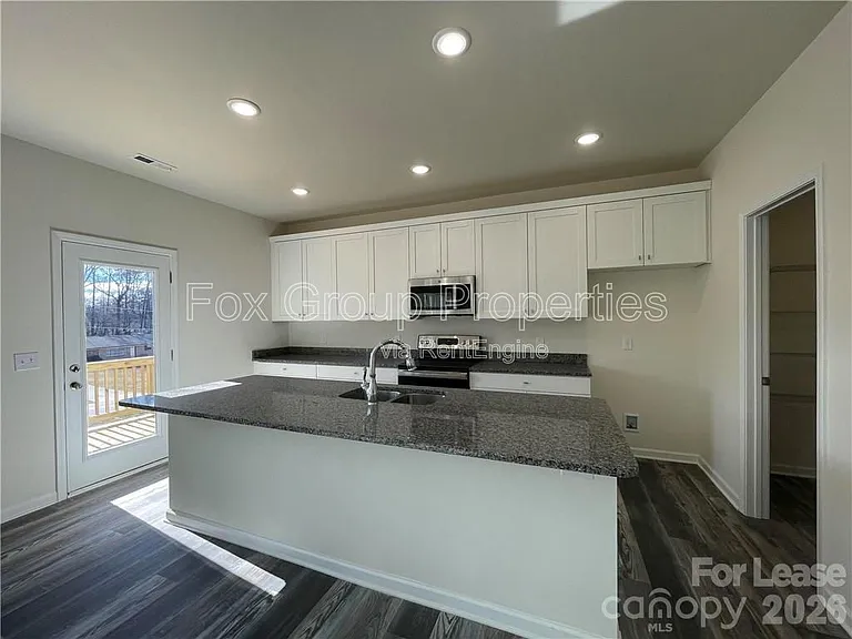 582 30th Avenue Cir — Photo 3