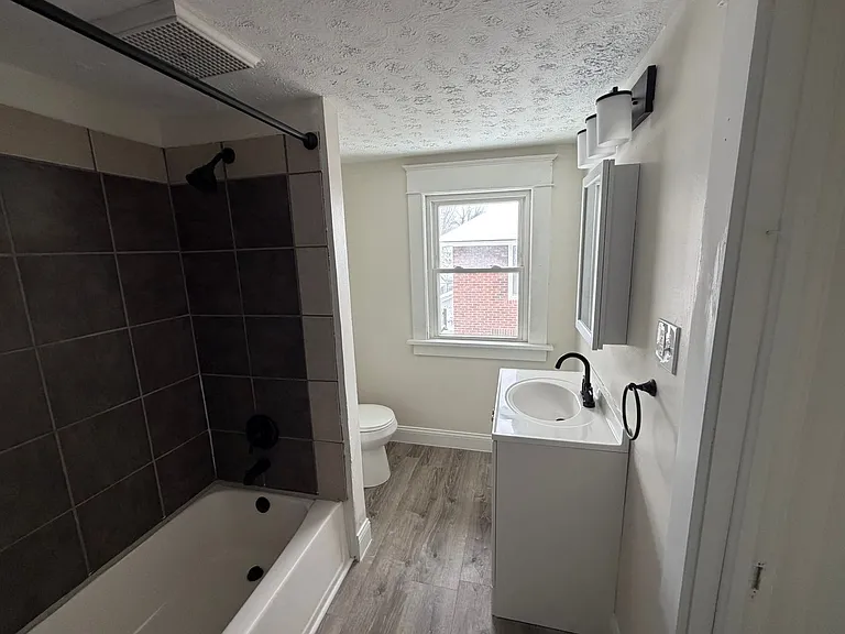 443 S Union Ave — Photo 16