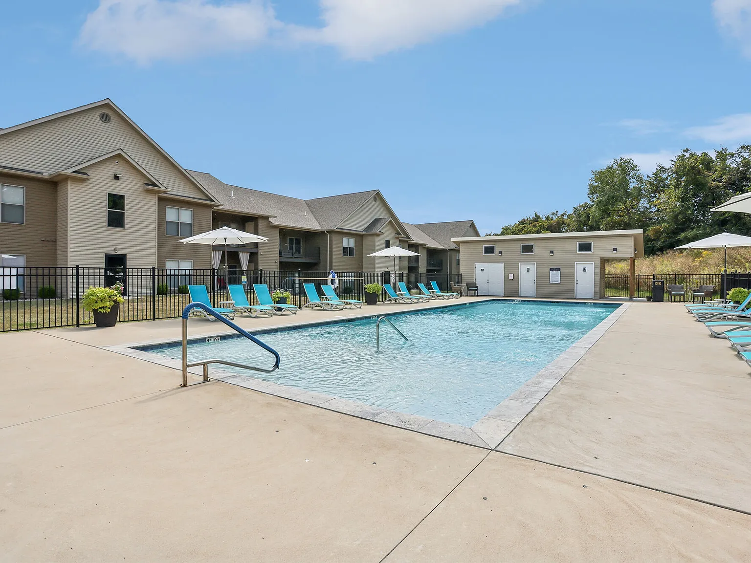 Sugar Creek Apartments — Photo 2