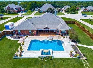 1070 Oak Creek Cir, Royse City, TX 75189