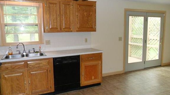 5th image of 5 Maplewood Dr