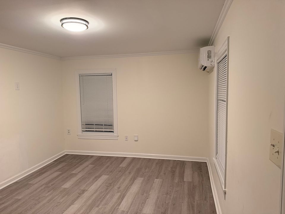 1st image of 4745 Cane Run Rd #2