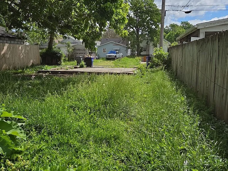 224-226 S Irwin St — Photo 12