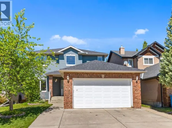 90 Royal Highland Rd NW, Calgary, AB T3G 4Y4