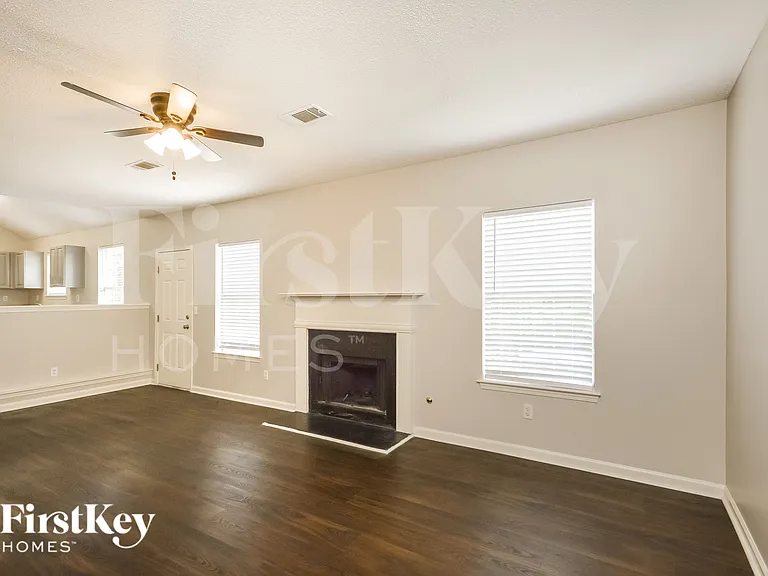 200 Windscape Dr — Photo 2