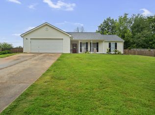 212 Ravenwood Ct, Bethlehem, GA 30620