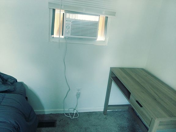 4th image of 902 W Woodland Ave