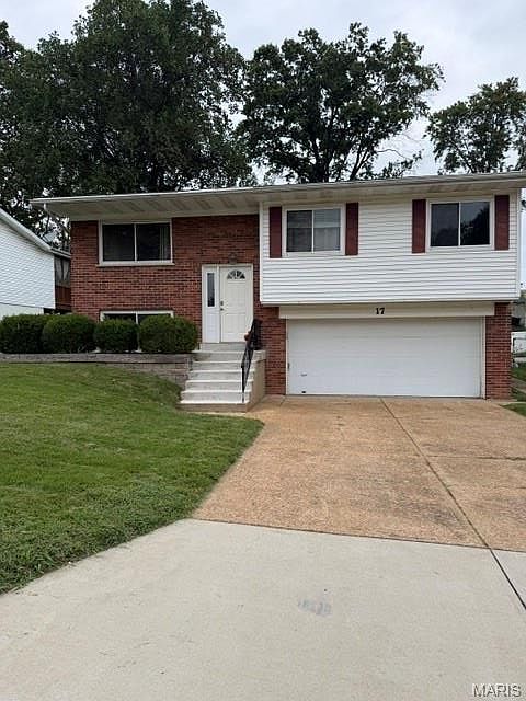 1st image of 17 Saint Lawrence Dr