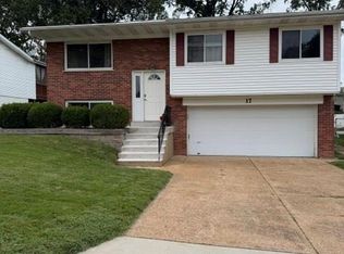 17 Saint Lawrence Dr, Ballwin, MO 63021