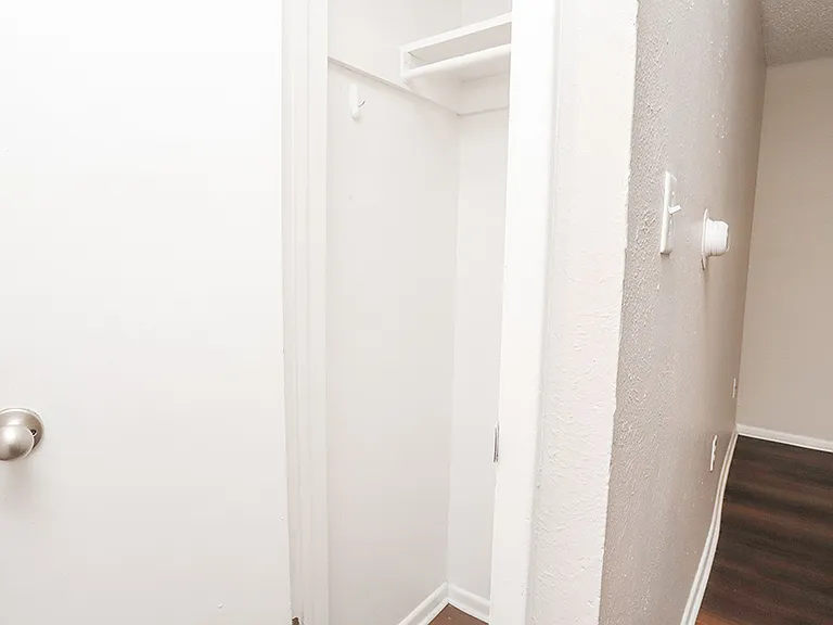 1280 Clayton St. Apartments — Photo 47