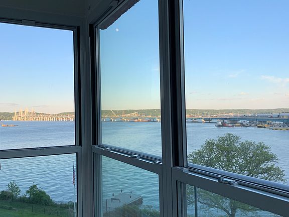 2nd image of 4 Salisbury Pt APT 4B