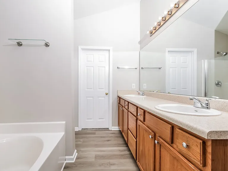 136 Roan Dr — Photo 13