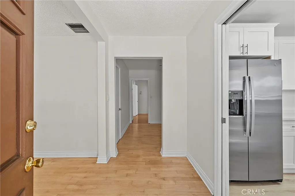 3 bed, 1866 sqft, $4,400 — Photo 3