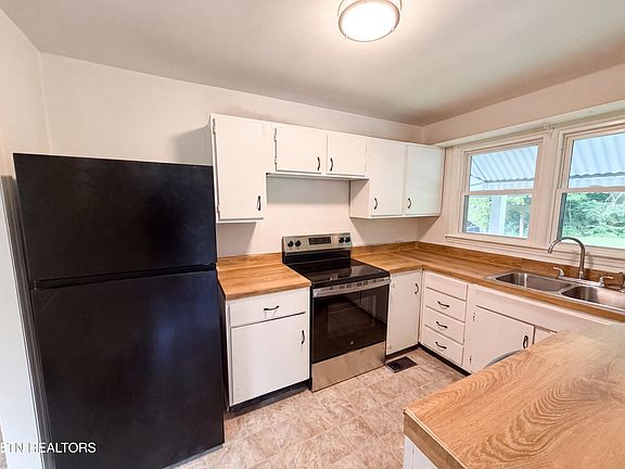 2nd image of 119 Old State Cir
