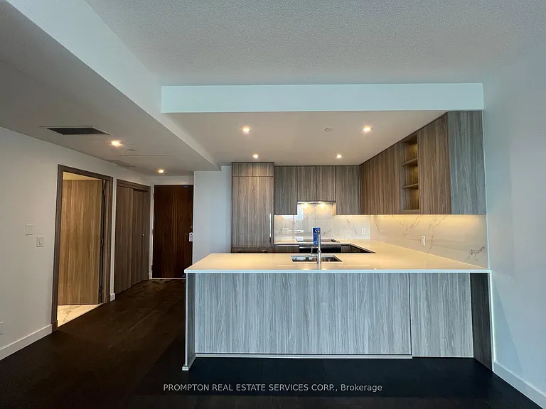 27 McMahon Dr #2302 — Photo 8