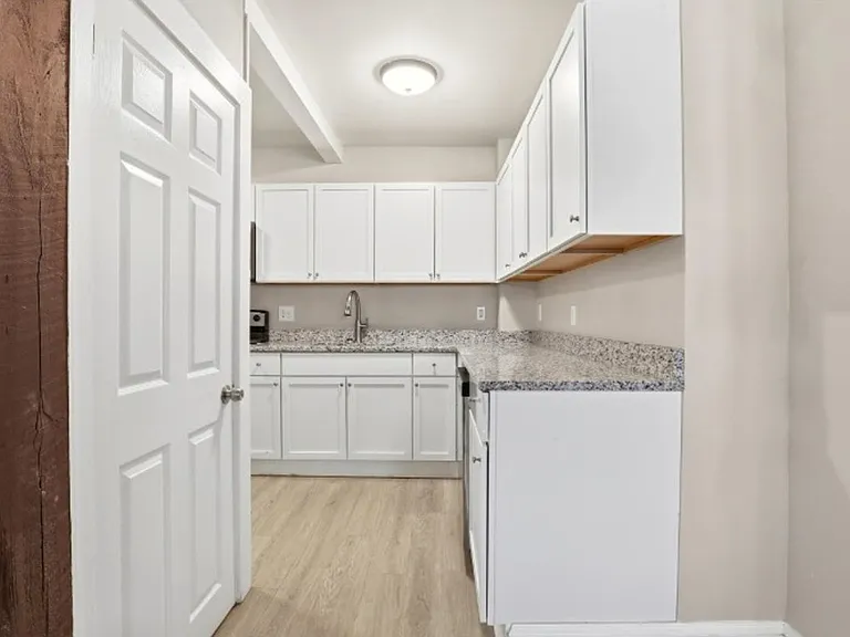 117 Webster St — Photo 10