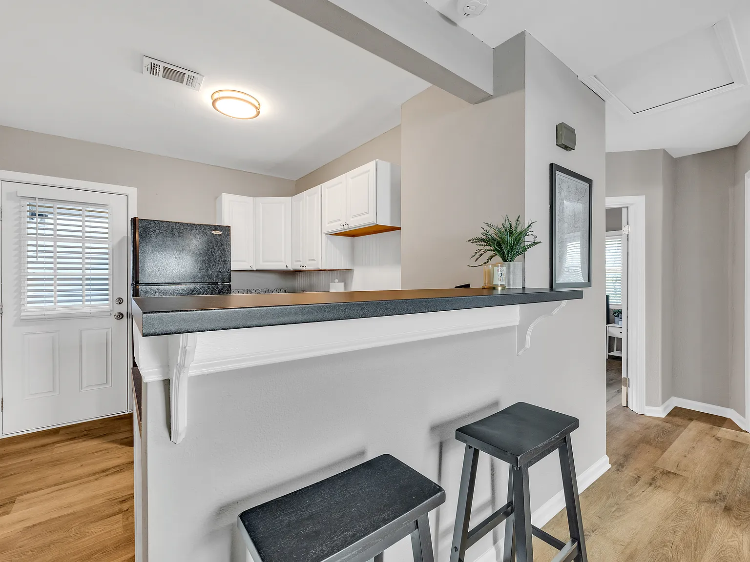 2 bed, 900 sqft, $2,700 — Photo 4