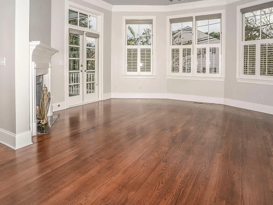 Livingroom no furniture