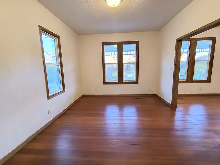 2705 College Dr — Photo 2