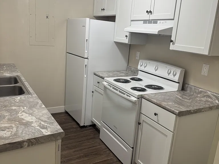 314 Randolph St E #105 — Photo 1