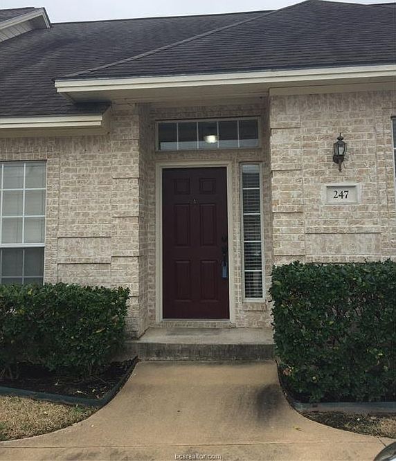 1st image of 247 Navarro Dr