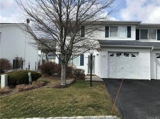 257 Tamerisk Ln, New Windsor, NY 12553