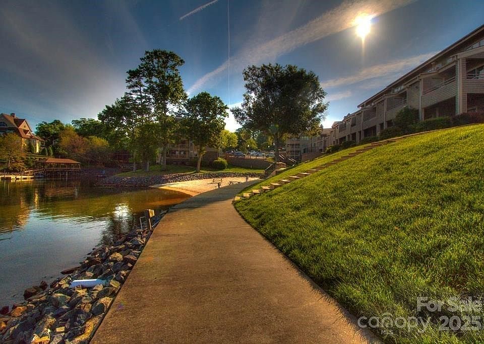 1st image of 14529 Waterside Dr