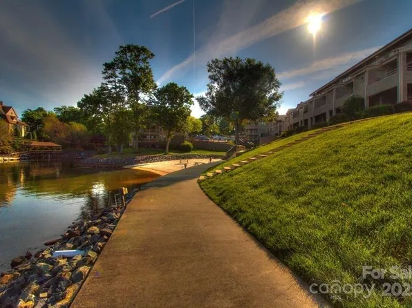 14529 Waterside Dr, Charlotte, NC 28278