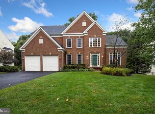 2710 Robaleed Way, Herndon, VA 20171