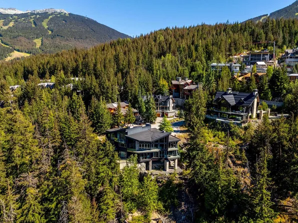 3855 Sunridge Ct, Whistler, BC V8E 0W1