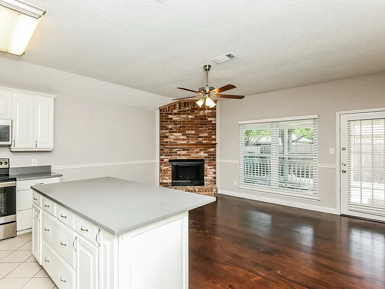 216 Rosewood Ln — Photo 5