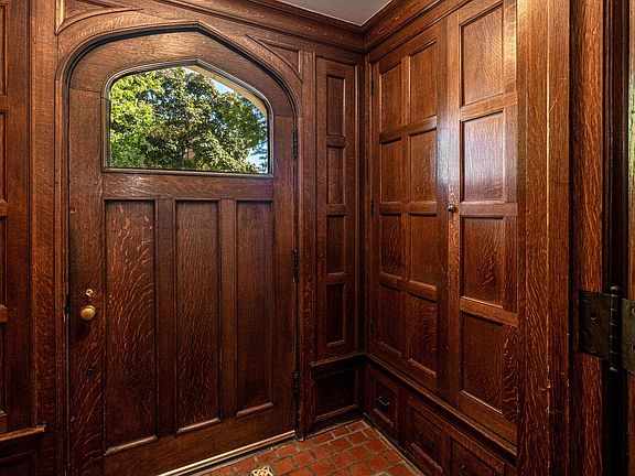 4th image of 3107 N Shepard AVENUE