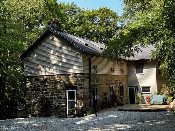 1239 Seven Mile Dr, New Philadelphia, OH 44663