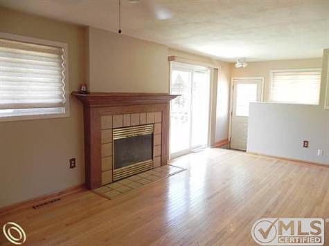FAMILY RM & FIREPLACE.JPG