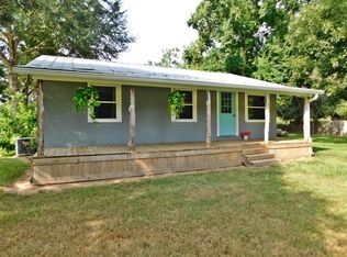 851 6th St, Sealy, TX 77474
