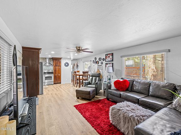 4th image of 445 E Oak Dr