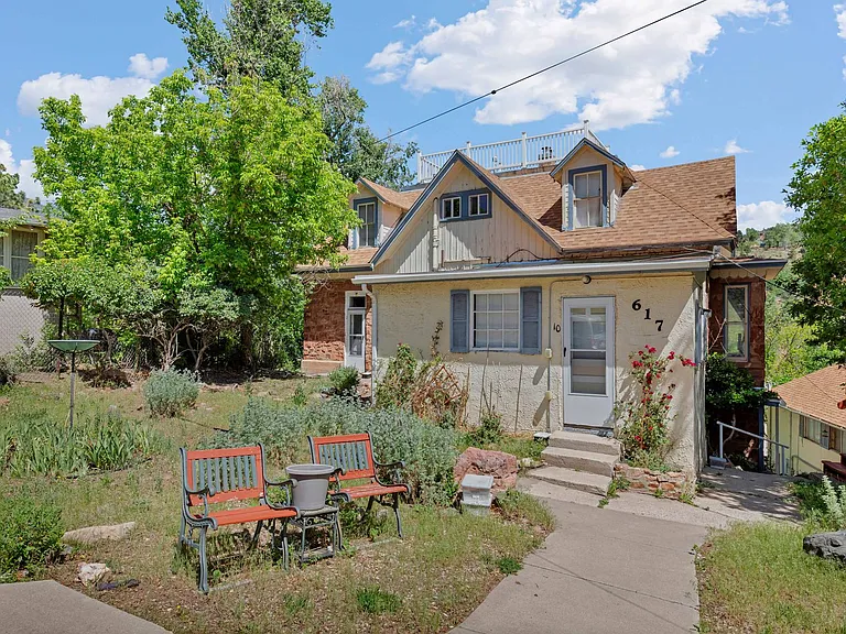 617 Manitou Ave — Photo 2