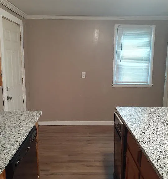 907 Cedar St — Photo 8