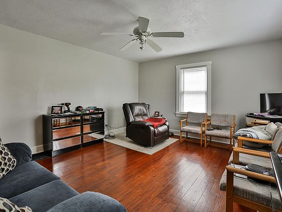 5th image of 125 Myrtle Ave