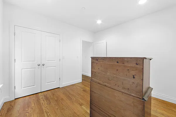 Rented by EastMount Realty LLC | media 8