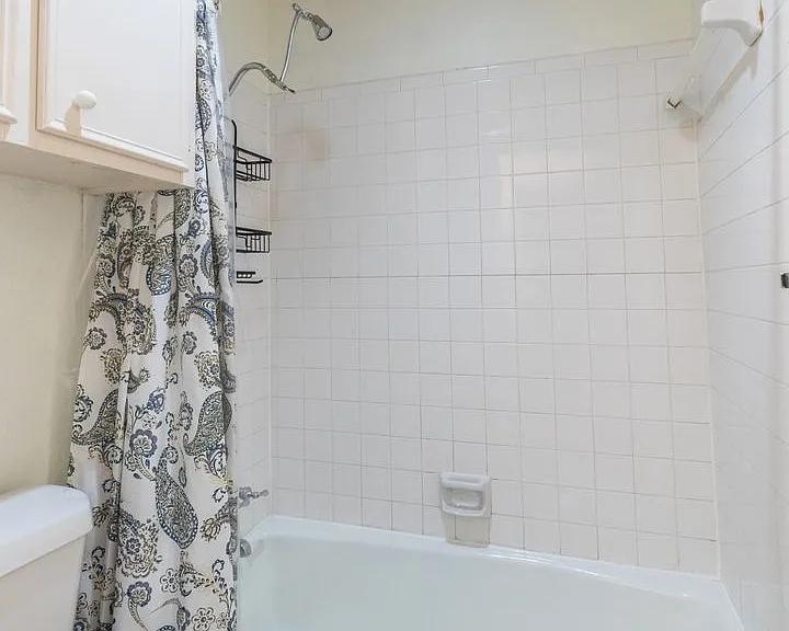 2601 Edgemont Dr — Photo 10