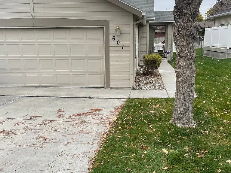 601 Windemere Cir — Photo 1