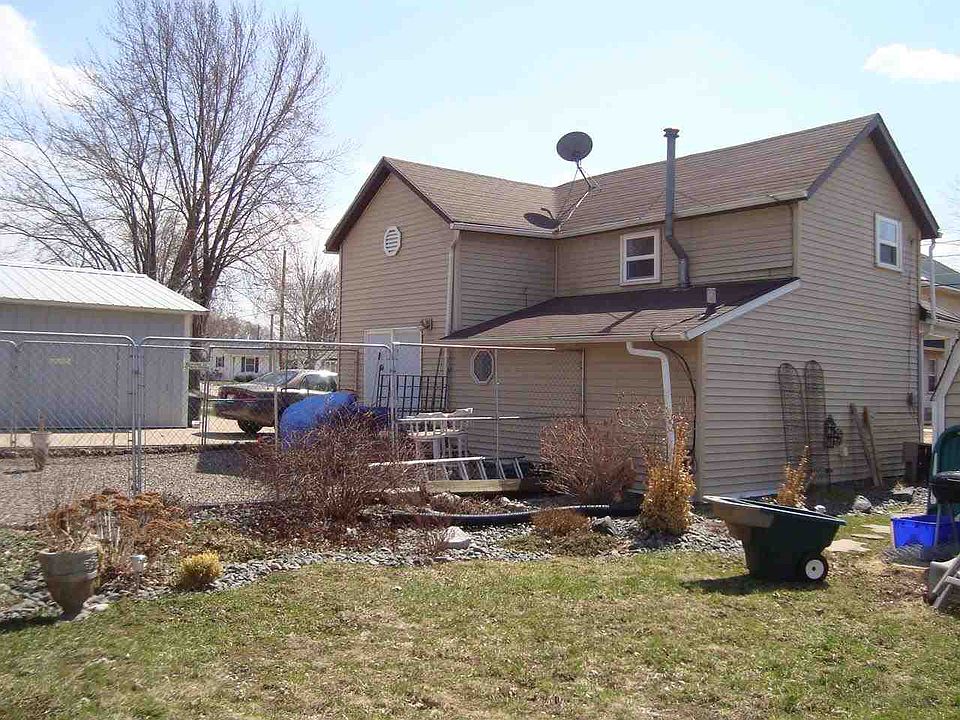 2nd image of 421 Bluff St