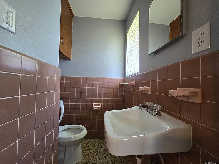 1465 Aster St — Photo 11