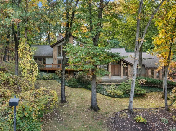 6653 College Park, Clarkston, MI 48346