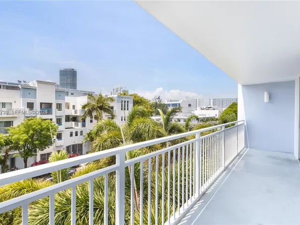 1045 10th St APT 402, Miami Beach, FL 33139